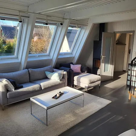 Nurdachhaus Zeltdachhaus *